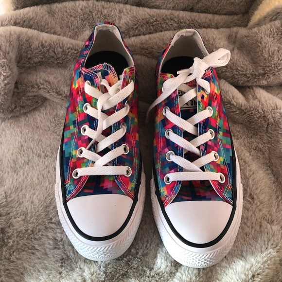 Converse like new multi color low tops - Picture 2 of 7